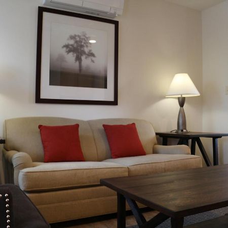 Hotel Cedar Creek New Haven Esterno foto