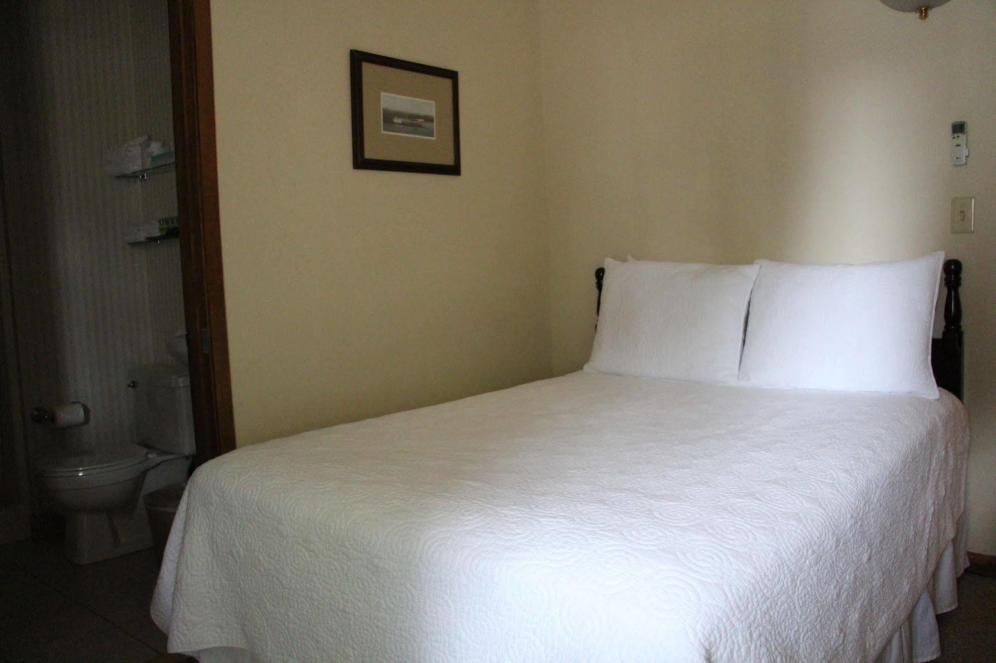 Hotel Cedar Creek New Haven Esterno foto