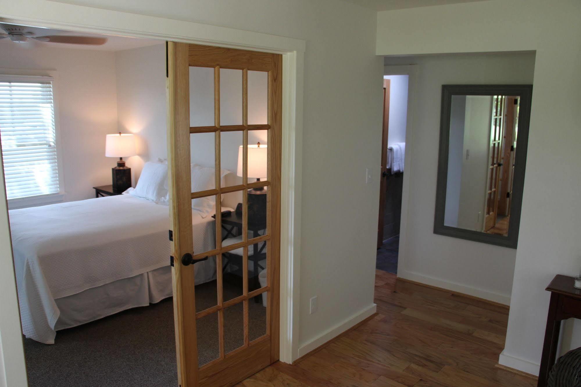 Hotel Cedar Creek New Haven Esterno foto
