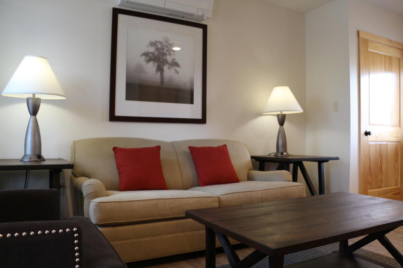 Hotel Cedar Creek New Haven Esterno foto