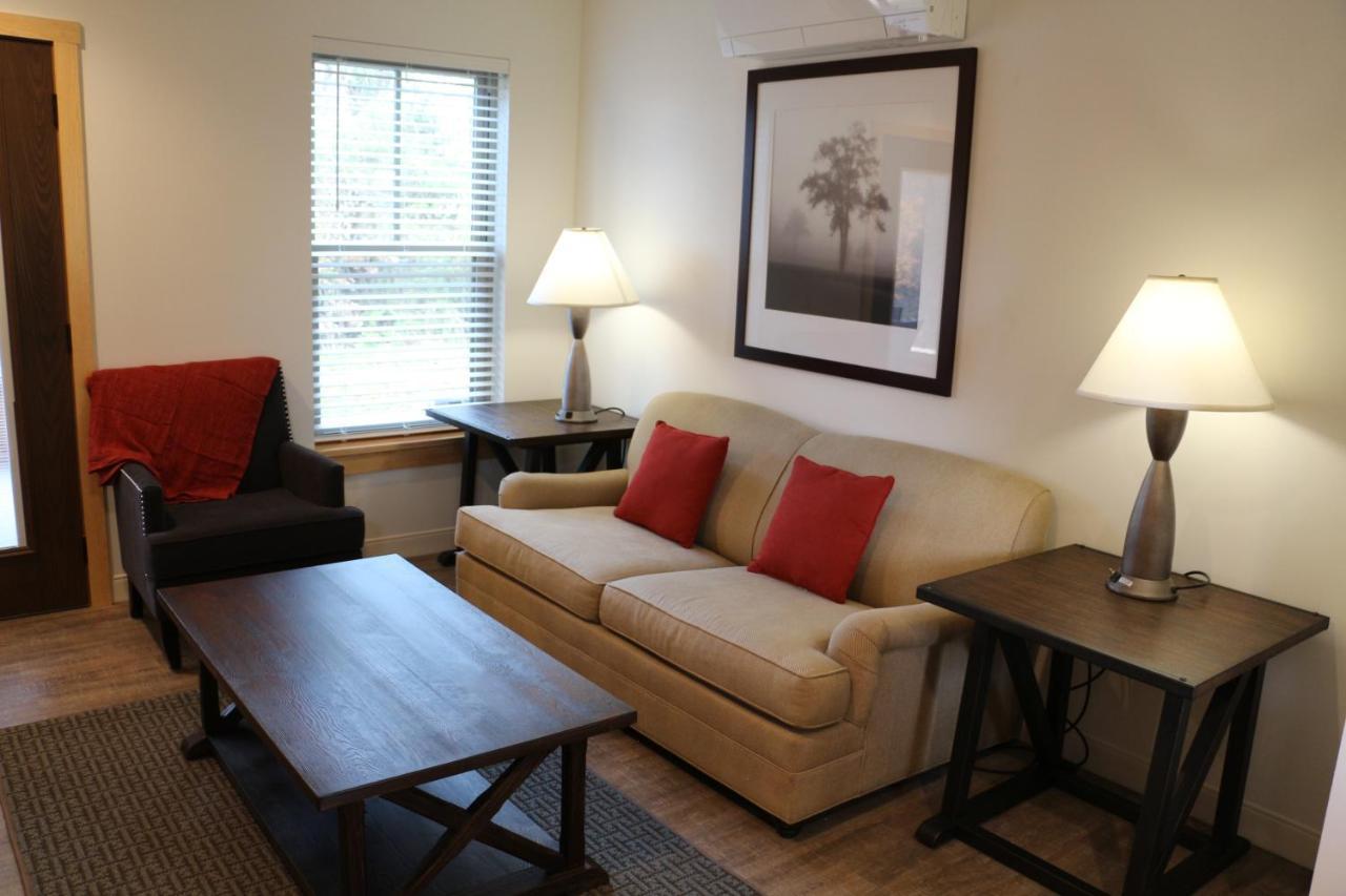 Hotel Cedar Creek New Haven Esterno foto